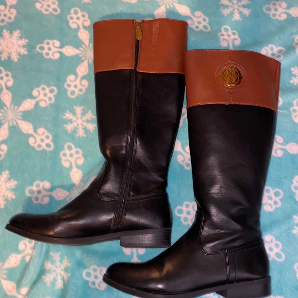 Black/brown with a gold symbol on top